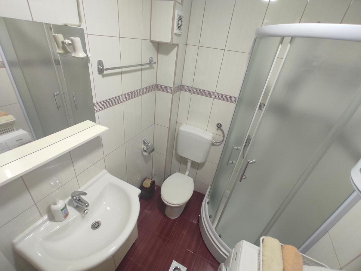 Studio Apartman Lukavica SJJ Eksteriør bilde