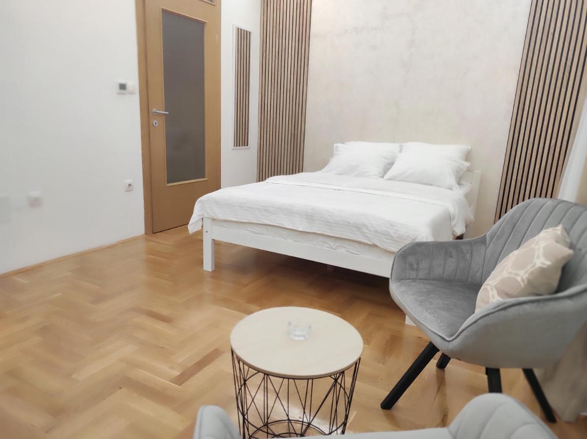 Studio Apartman Lukavica SJJ Eksteriør bilde